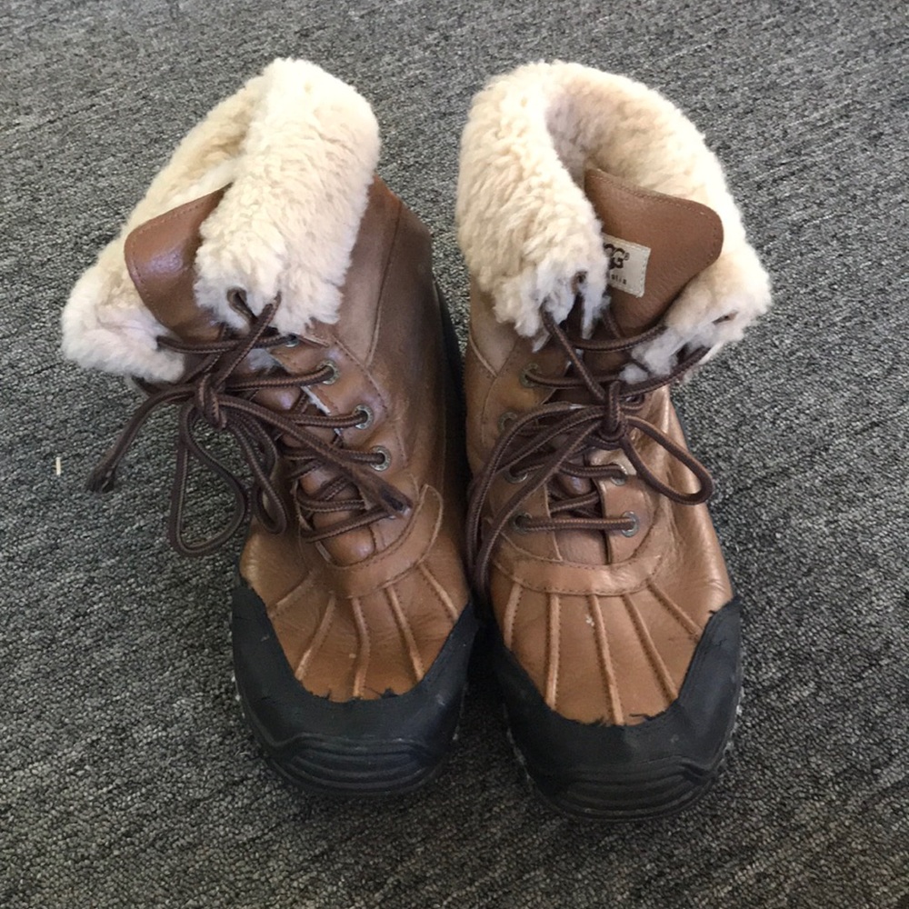 UGG Adirondack Chestnut size 9 (40)
